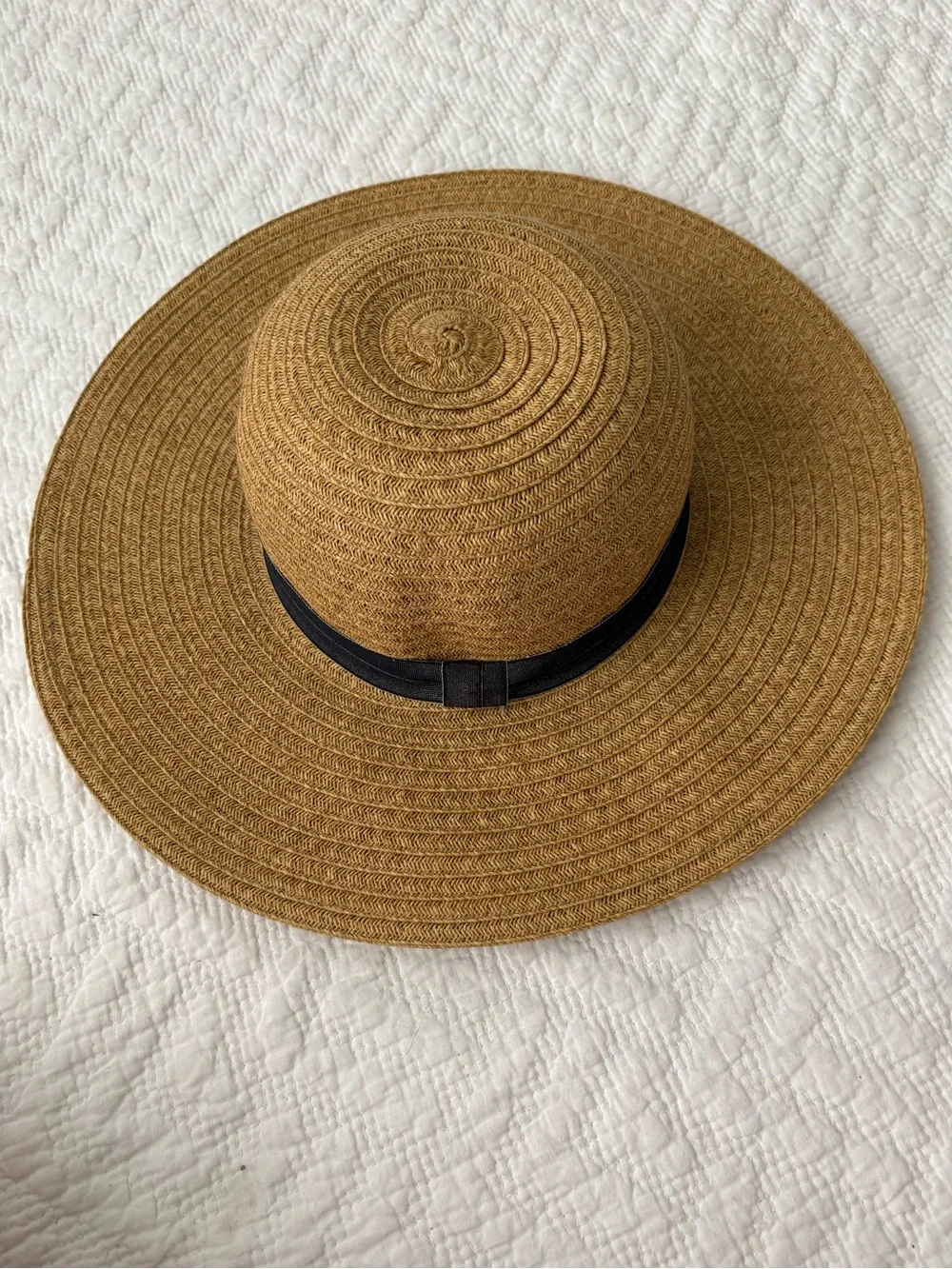 August Hat Co Wide Brim Straw Sun Hat. Tan w/BlackishGrey Band. Great shape.